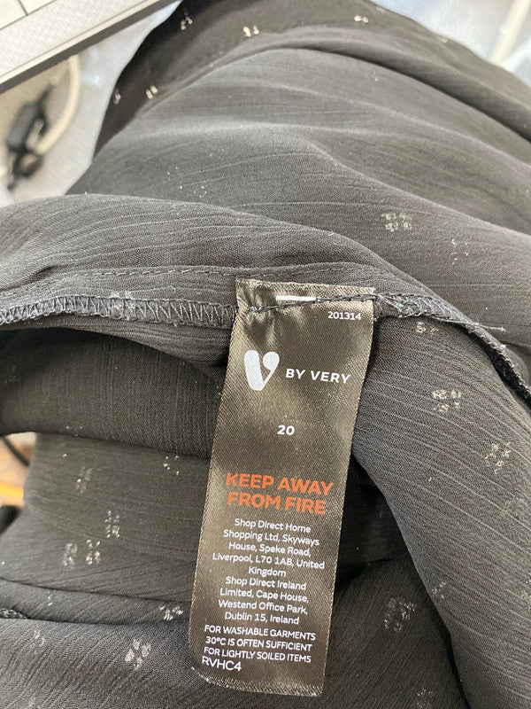 Stunning very black semi sheer metallic UK 20 RM002