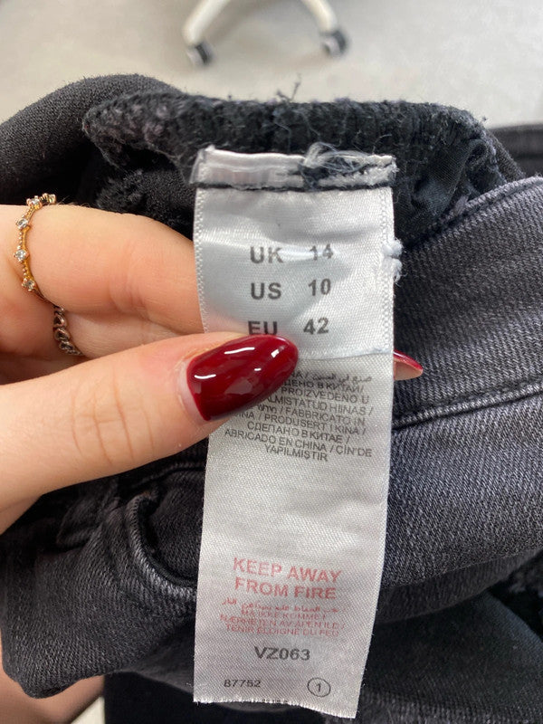 Gorgeous black washed simply be fern distressed denim shorts UK 14 LB010