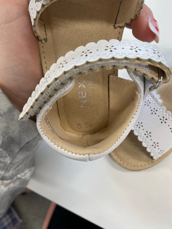 Adorable girls next white Velcro sandals size 5.5f KM004