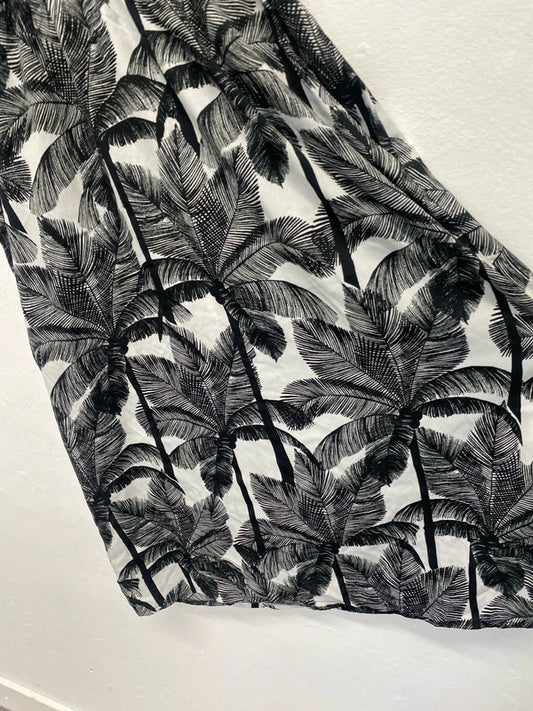 Fabulous H&M pool cover up dress palm trees monochrome Uk12 MS002