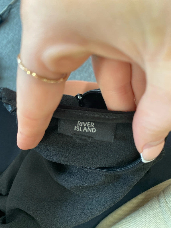 Stunning river island black dress with a beautiful feather edge uk 8 KM004