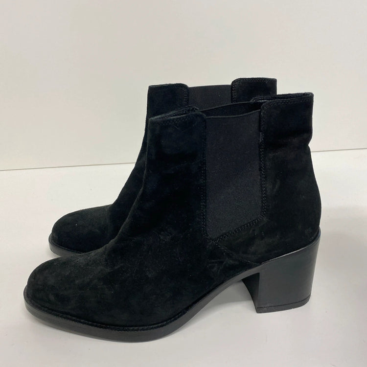 Fabulous Clark’s Womens Black suede ankle boots UK6 D Chelsea JR001
