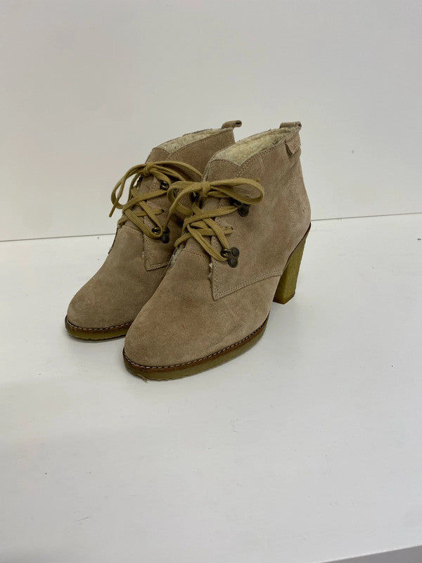 Cute Red or Dead Sherpa beige heel 5.5 JR001