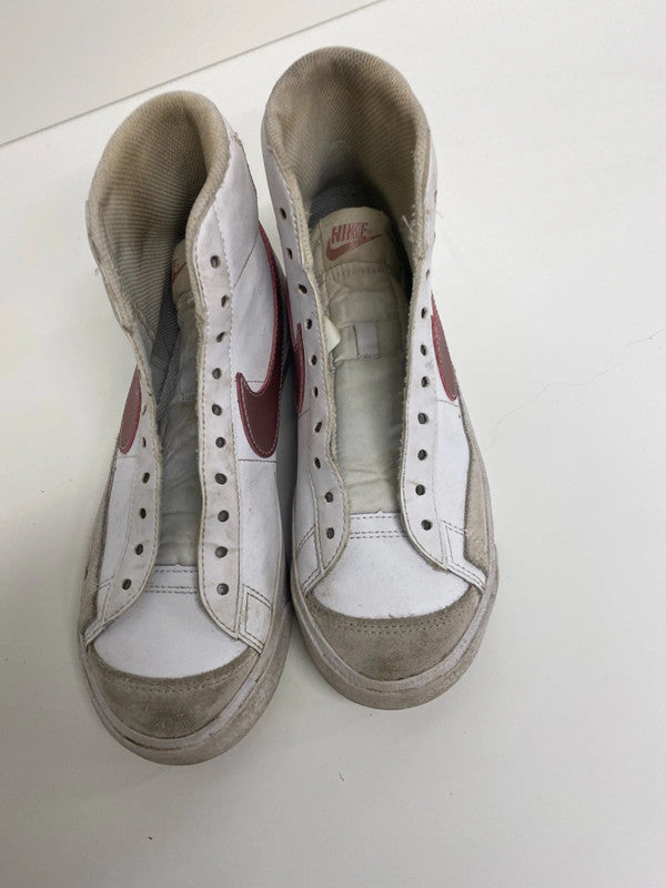 Fab Nike Blazer Mid 77 rose & white Uk4.5 KD001