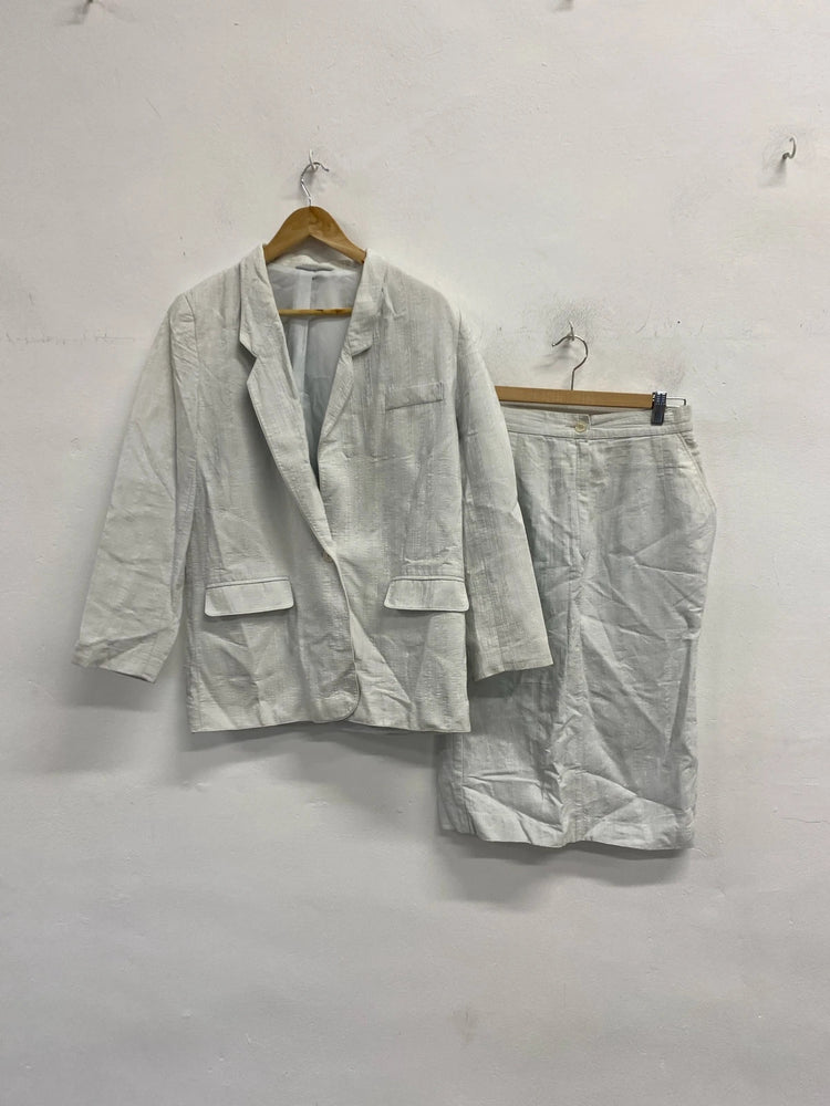 Fabulous Vintage 1980’s St Michael’s M&S embroidered suit Uk10/12 EC003