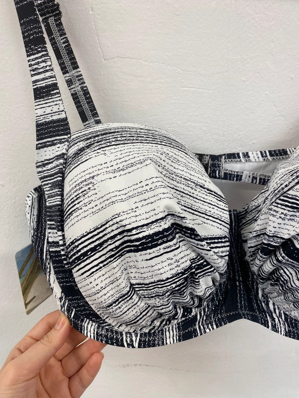 Fabulous Sunseeker Monochromatic Stylish Bikini Top UK22 D NR001