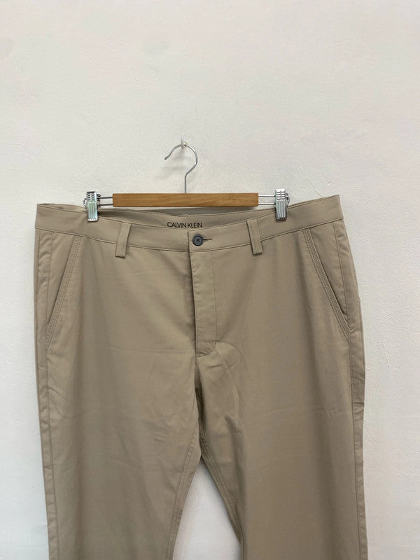 Classic men’s beige calvin klein golf trousers w 38 l 33 LO442