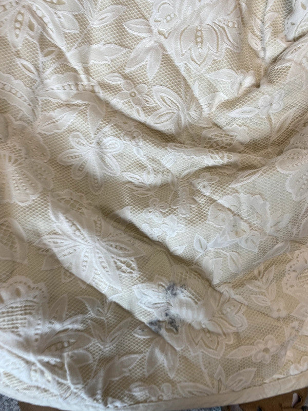 Fabulous M&S eiderdown and top cushions cream & Lace 8ft x 8ft5 LK006