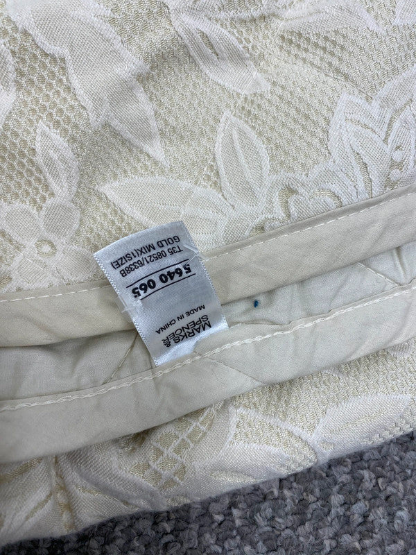 Fabulous M&S eiderdown and top cushions cream & Lace 8ft x 8ft5 LK006