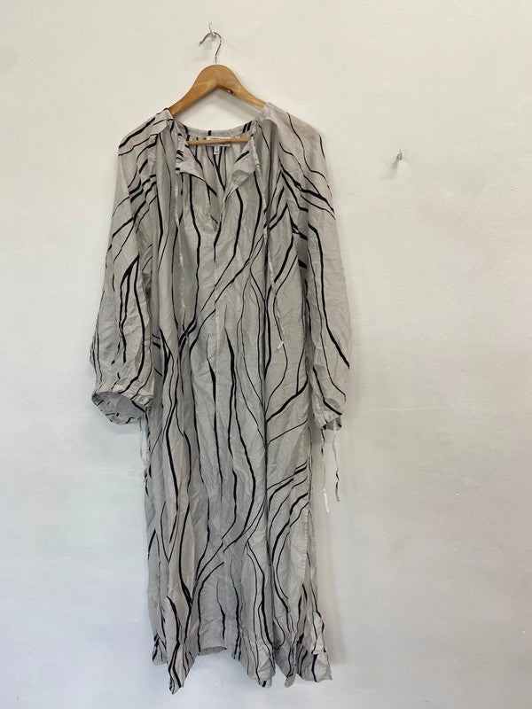 Fabulous & Other Stories Dress UK M Grey black swirl VW001