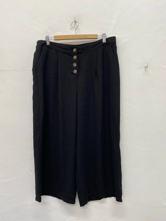 Fabulous black wide leg cropped oriental vibe trousers Uk18 Primark IM001