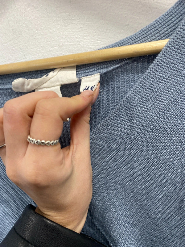 Lovely H&m blue knit v neck jumper UK L KM003