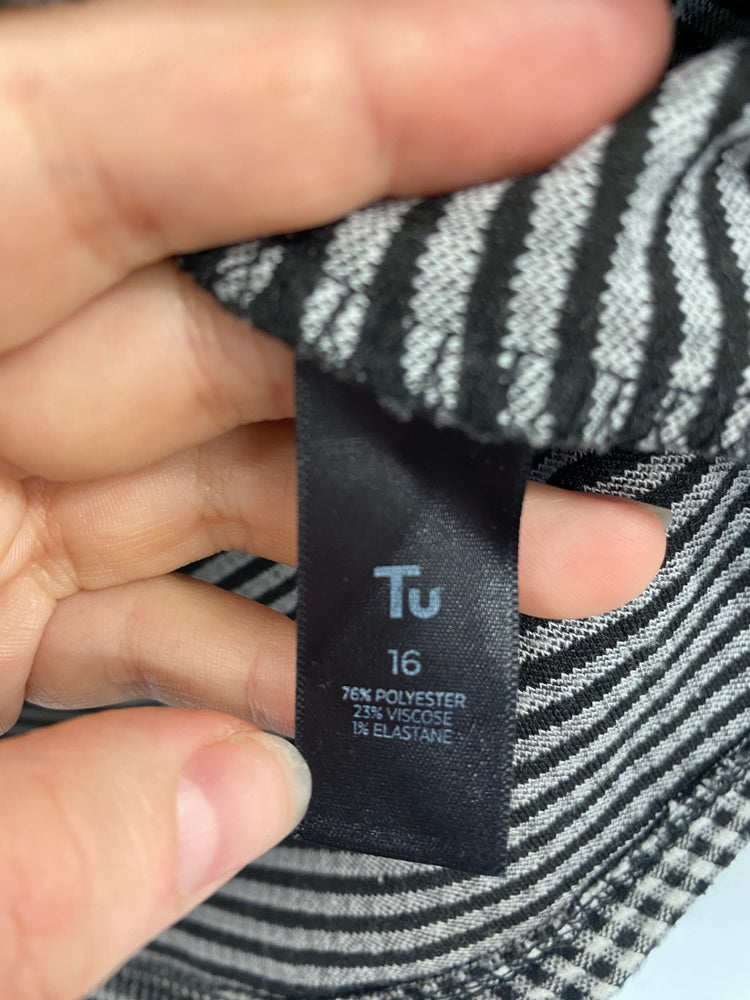 Fabulous TU Skirt UK 16 Black and White Gingham LB001