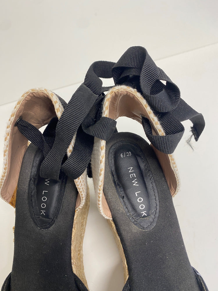 Fabulous New Look Espadrille shoes 6 Black and beige RG020