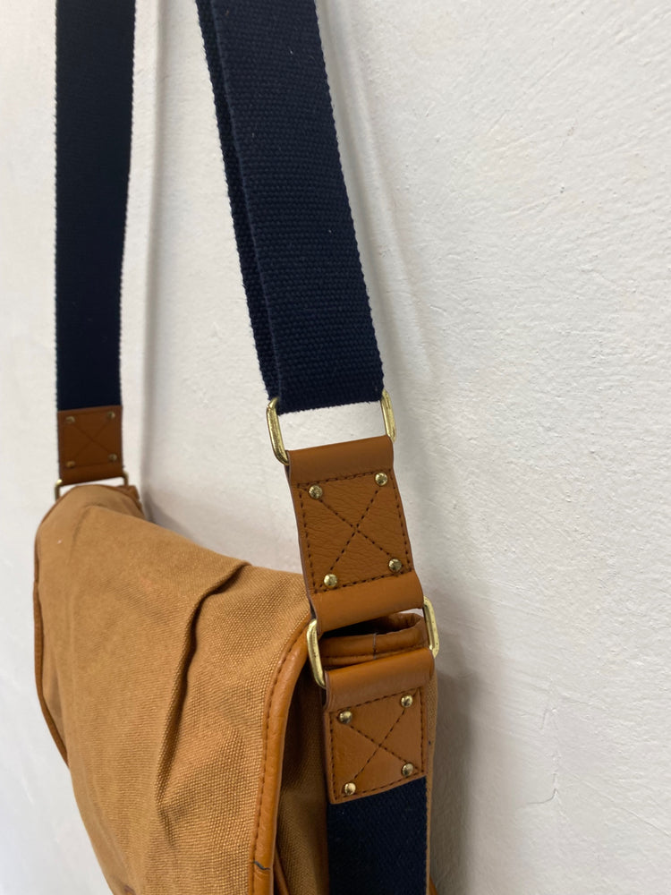 Fabulous H&M Shoulder Bag One Size Brown Shoots country vibes RG020