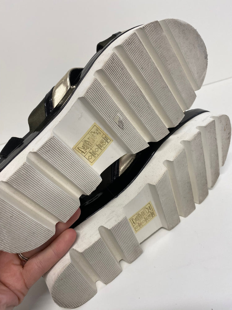 Gorgeous River island Sandals Uk7.5 Black khaki gold flat form DF001