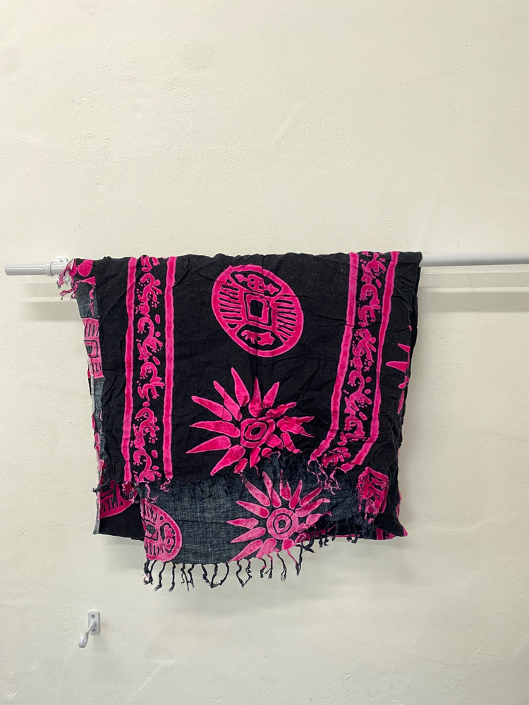 Stunning no brand Scarf One size Black, Pink, sun pattern KM001
