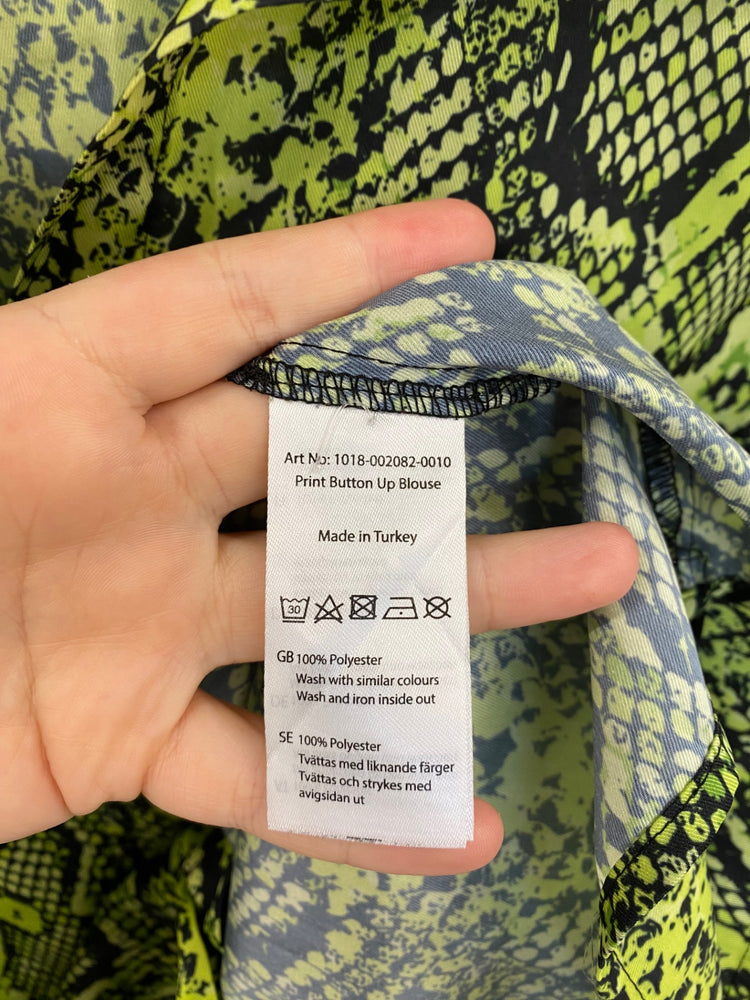 Stunning NA-KD Shirt XL Green & Black Reptile Print KM001