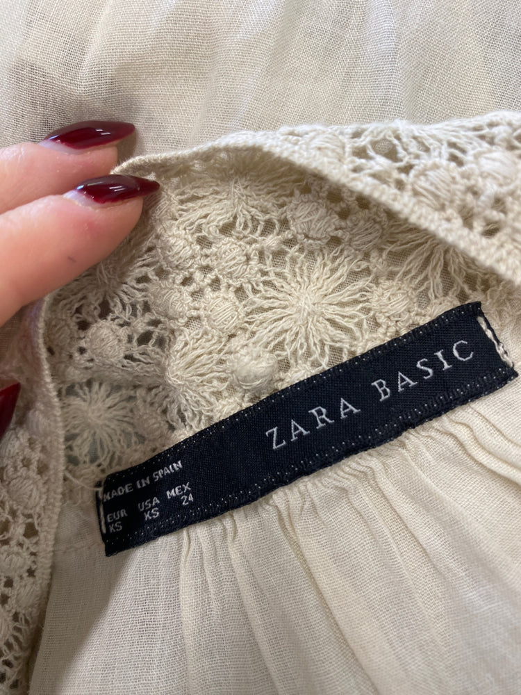 Stunning Zara Basic Blouse UkXS Beige broderie AM011