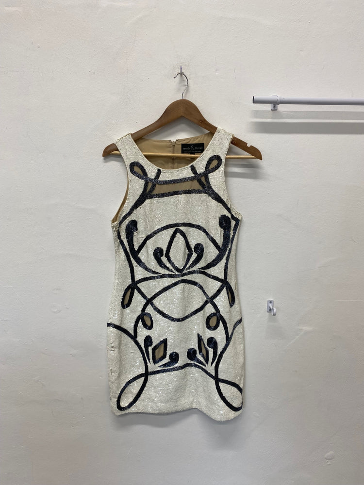 Stunning Needle & Thread Dress UK 10 Cream & Black Aztec pattern BB001