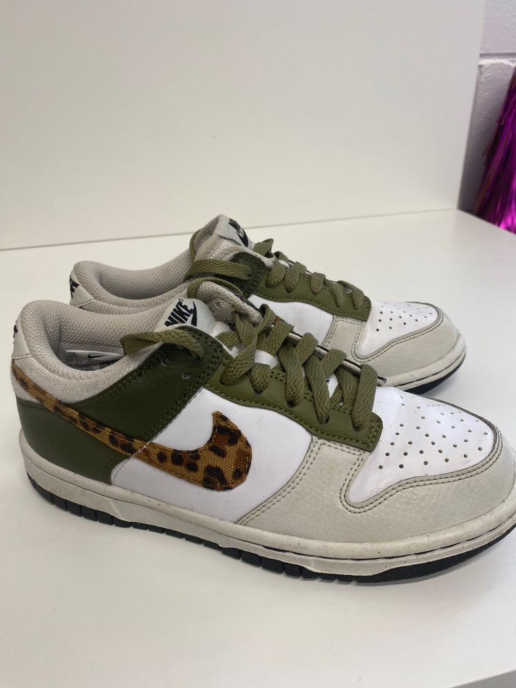 Classic Nike Dunk Low (GS) Leopard Sneakers Uk3 Leopard Print BB001