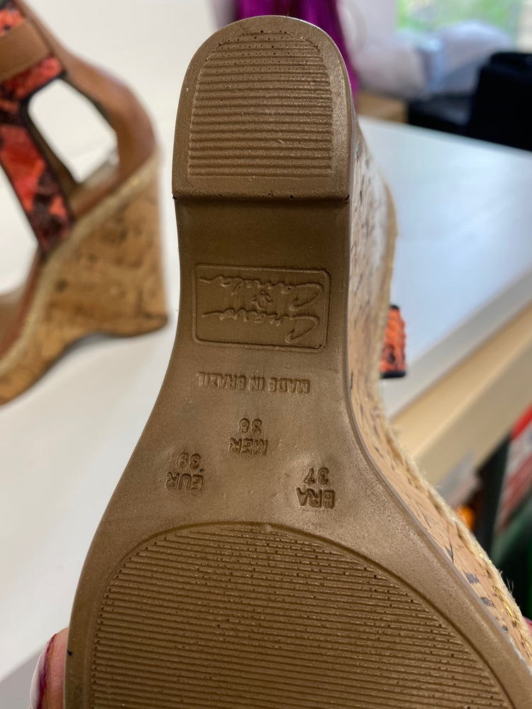 Classic Moda In Pelle Wedge Sandals UK6 Coral wedges BT001