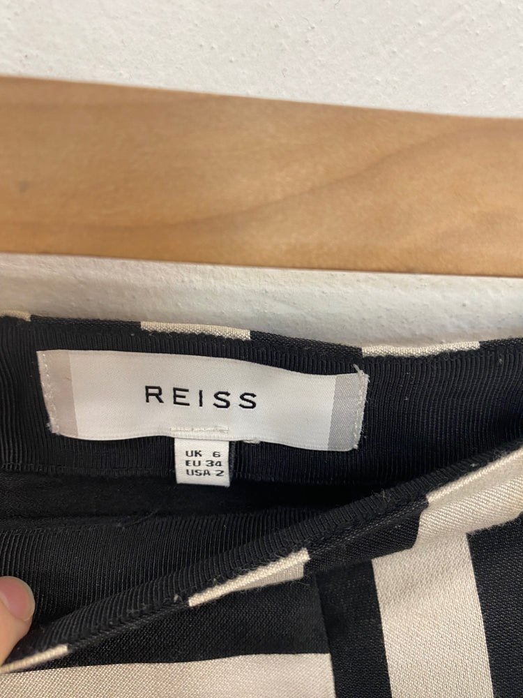 Classic Reiss Karis Mini Skirt UK6 Black & White Stripe JB006