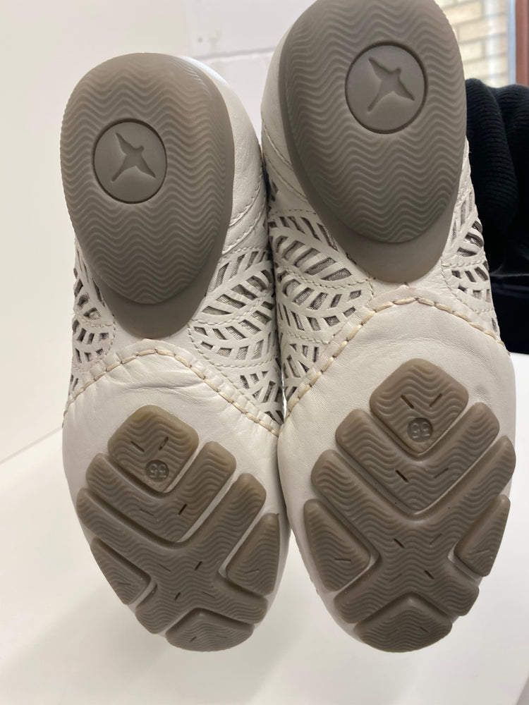 Classic Kolinos Sneakers UK2.5 Beige/Off-white BT001