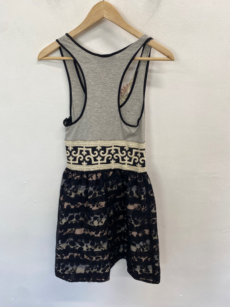 Classic River island Dress UK6 Gray lace pattern JB005