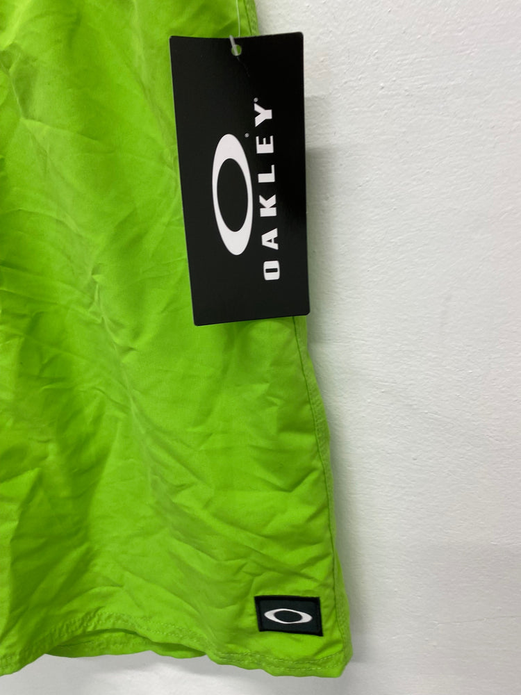 Fabulous Oakley Swim Shorts UK XL neon Green New DW001