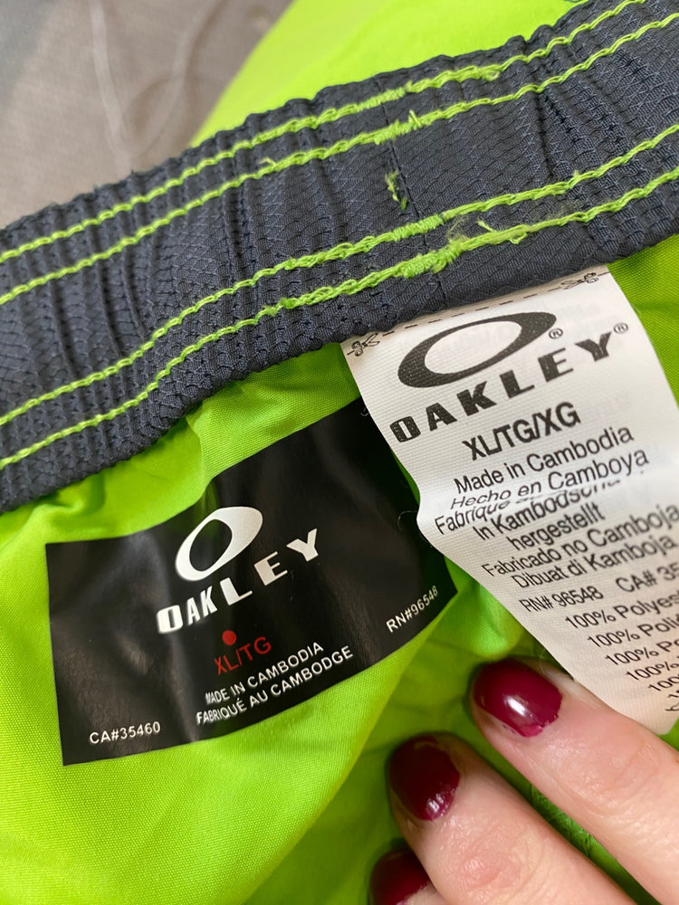Fabulous Oakley Swim Shorts UK XL neon Green New DW001