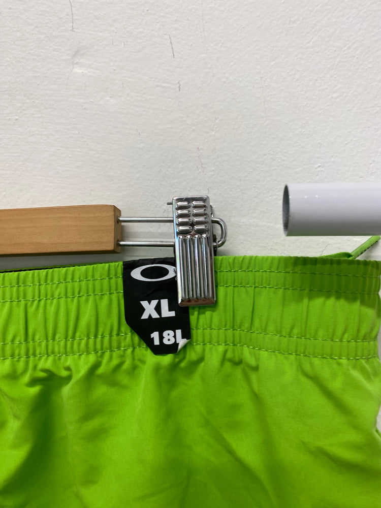 Fabulous Oakley Swim Shorts UK XL neon Green New DW001