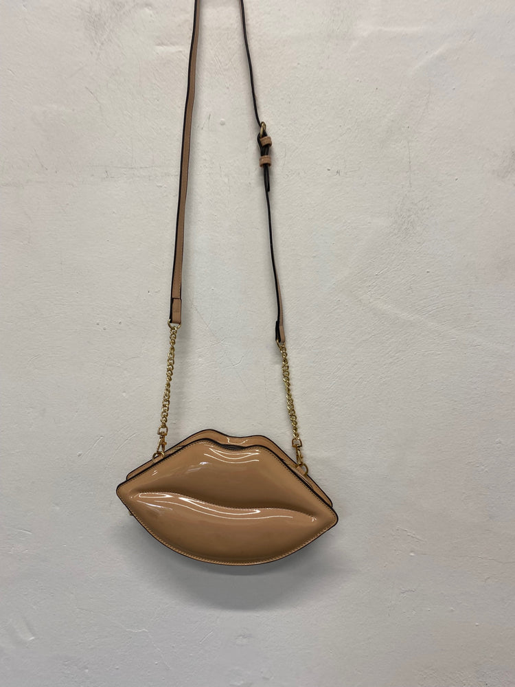 Fabulous Aldo Lips Handbag One size Beige chain handle GC003