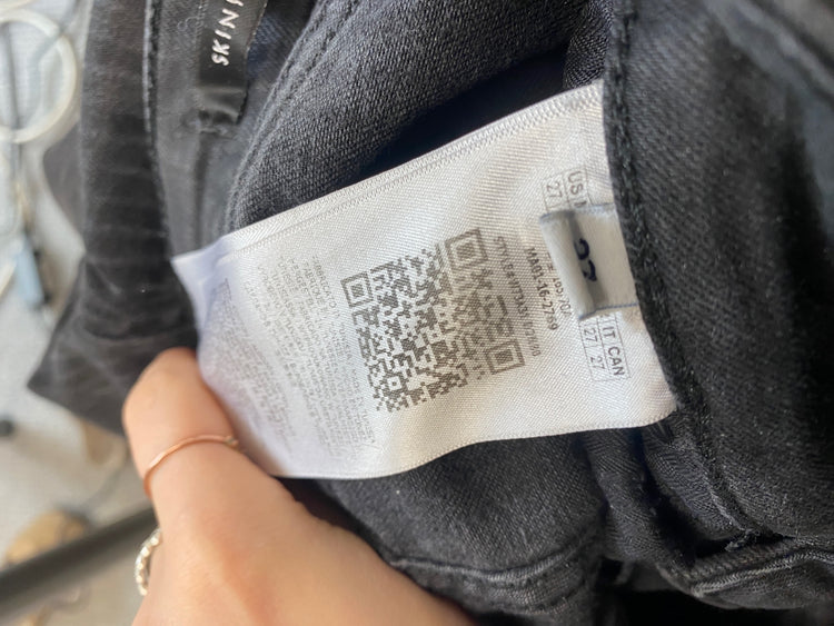 Gorgeous Guess Low W27” Black pinstripe SL002