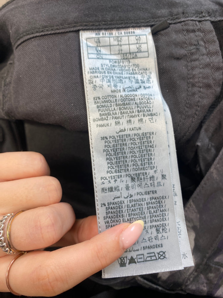 Gorgeous GUESS Low rise Jeans W29" Black grey floral SL002