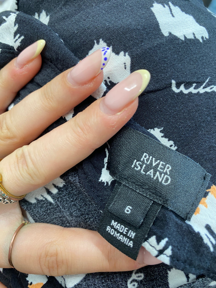 Gorgeous River Island Skirt UK6 Black floral EK001