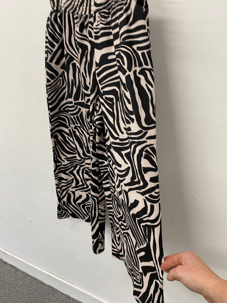 Gorgeous River island Wide leg trousers Uk8 Black and White Zebra Cropped EK001