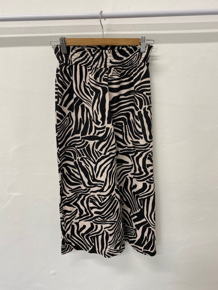 Gorgeous River island Wide leg trousers Uk8 Black and White Zebra Cropped EK001