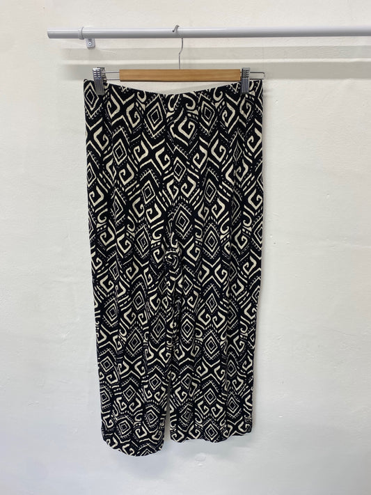 Gorgeous Papaya Pants UK14 Black and white pattern CF001