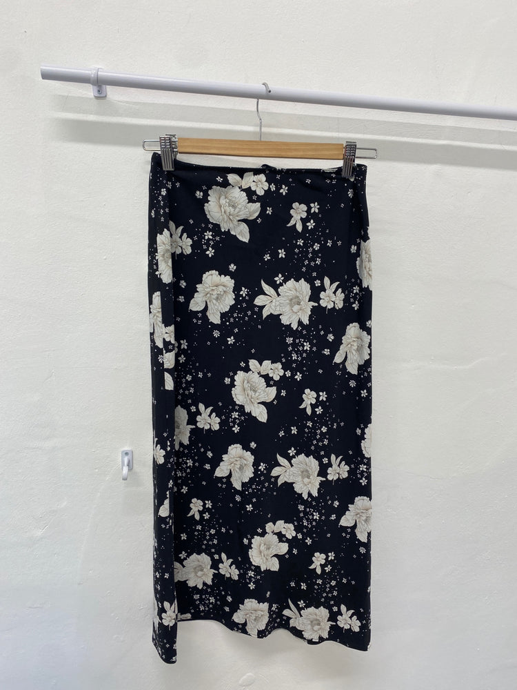 Gorgeous Topshop Skirt UK8 Black and white floral EK001