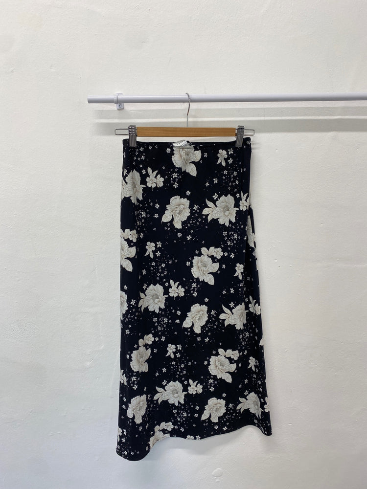 Gorgeous Topshop Skirt UK8 Black and white floral EK001