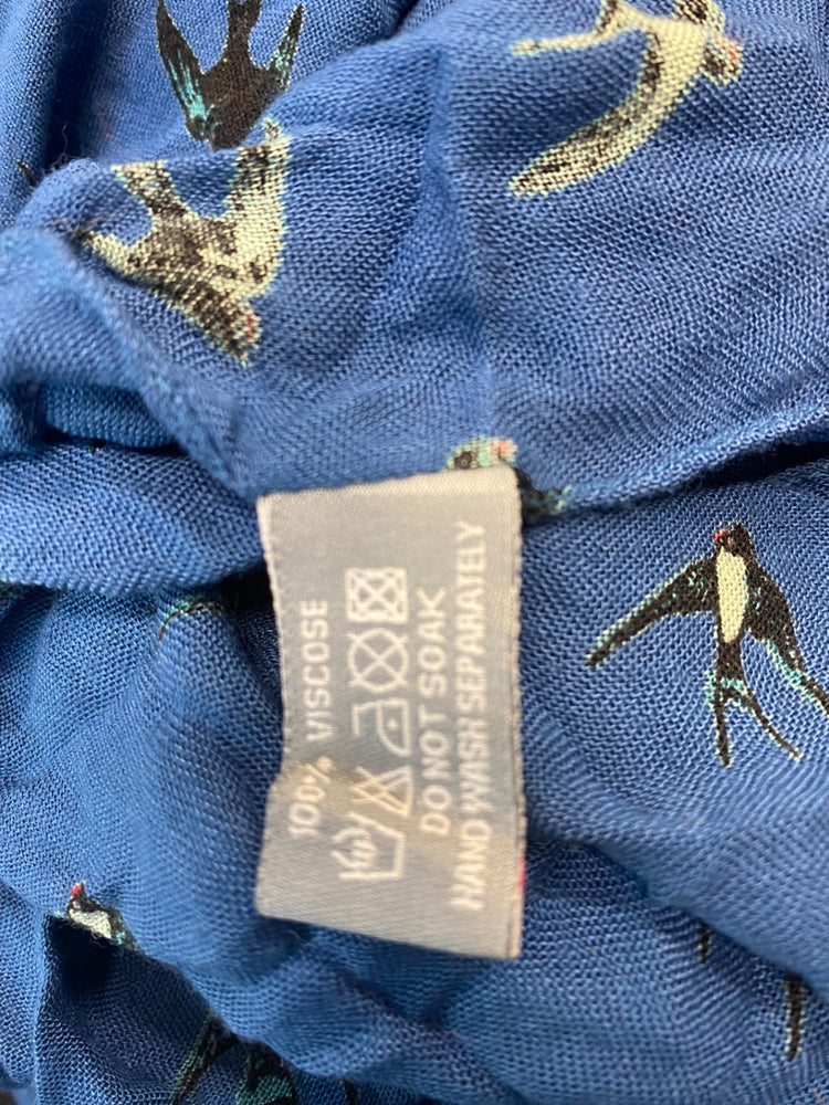 Gorgeous Unbranded Scarf One size Blue flying swallows LF003