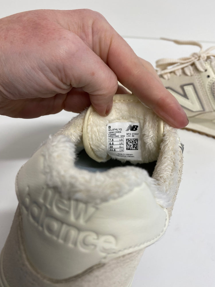 Gorgeous New Balance 574 Moon Leopard Sneakers Uk5.5 Cream & faux fur LT002