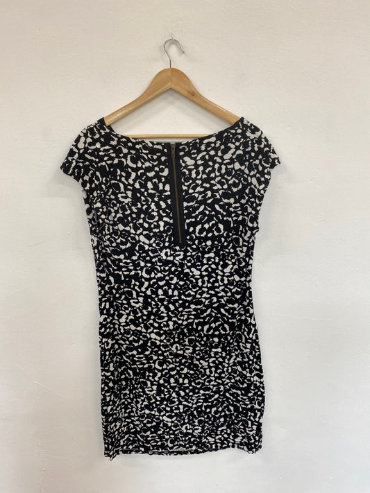 Amazing table eight Abstract Mini Dress UK M Black & White AG005