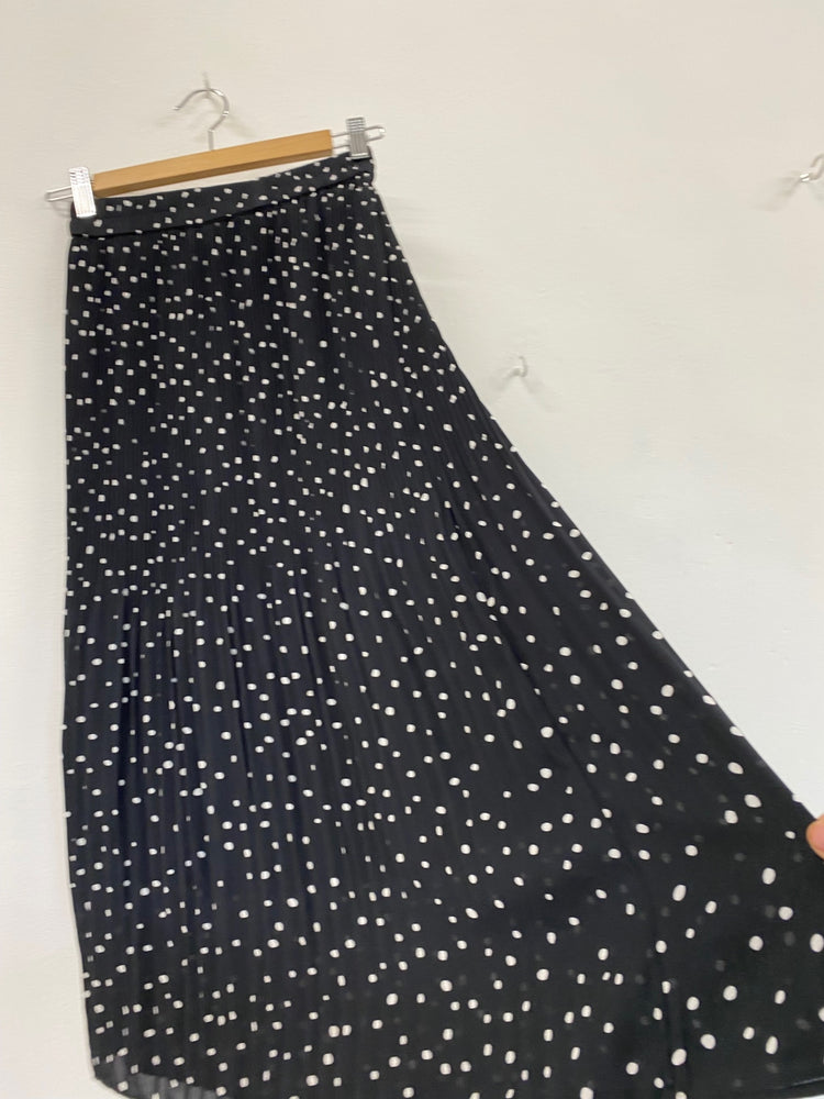Amazing Marks & Spencers spotted pleated Midi Skirt Uk8 Black & white HT149