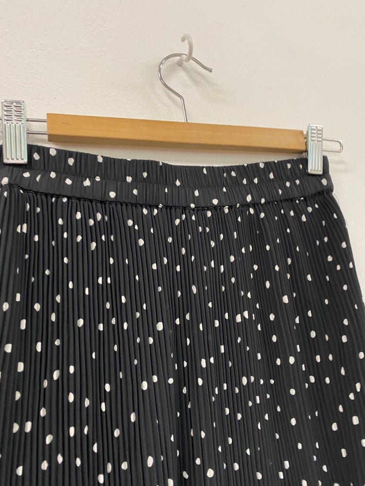 Amazing Marks & Spencers spotted pleated Midi Skirt Uk8 Black & white HT149