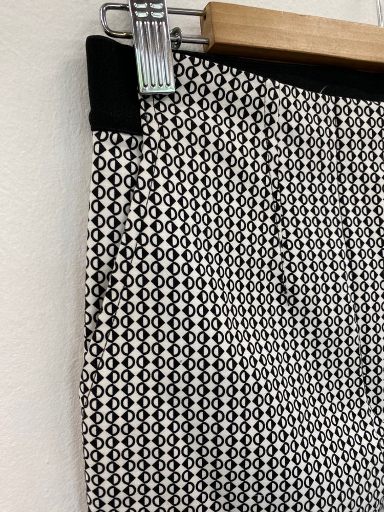 Amazing Marks and Spencer peg Trousers UK8 Black & White Monochrome HT149