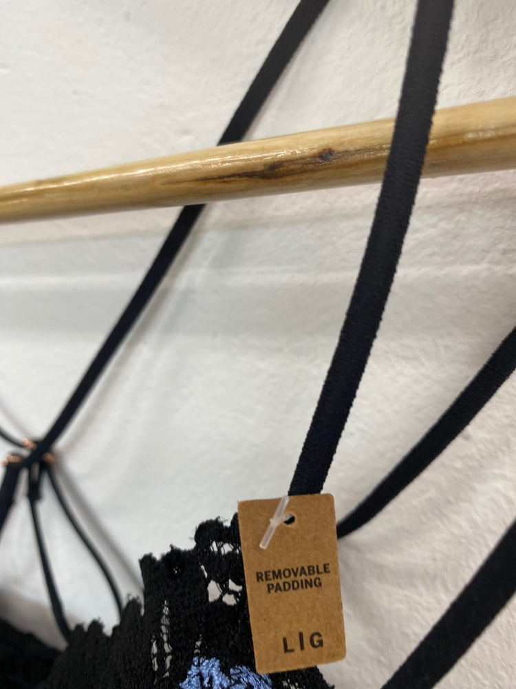 Gorgeous Victoria secrets pink floral embroidered lace bralette Top UkL Black new HG001