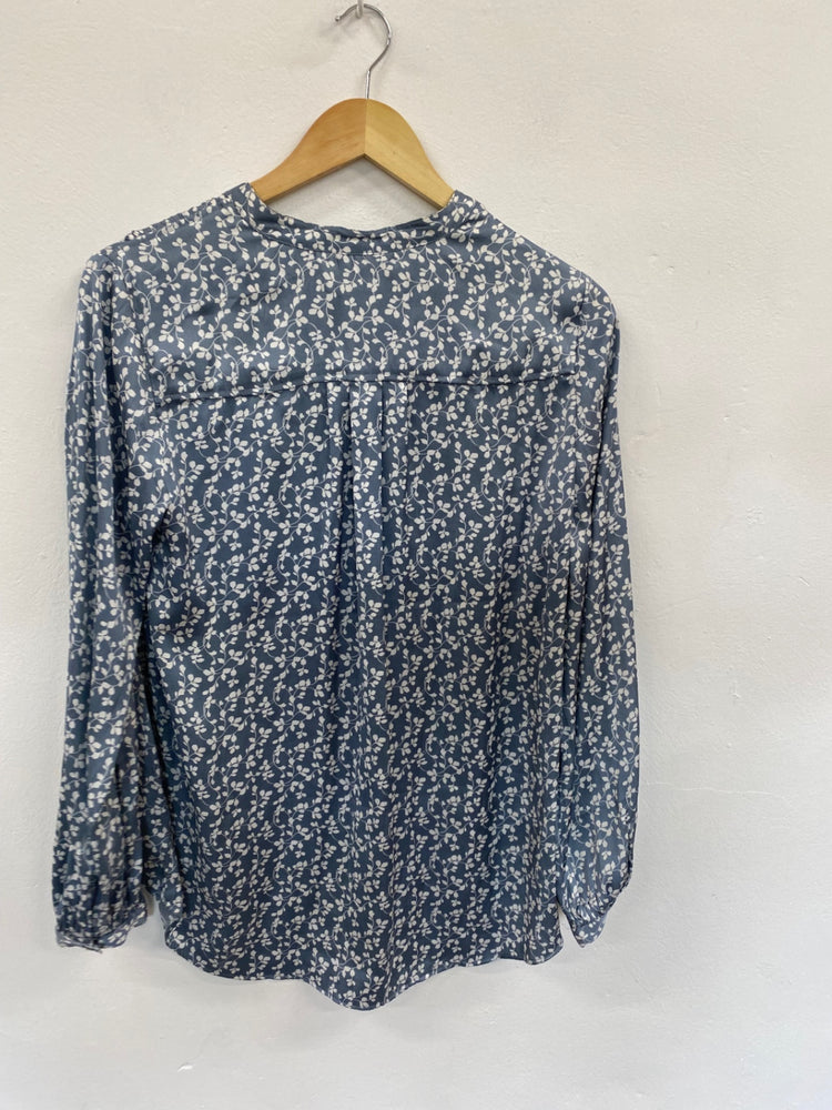Gorgeous M&S Blouse UK8 Blue & White classic piece HT149