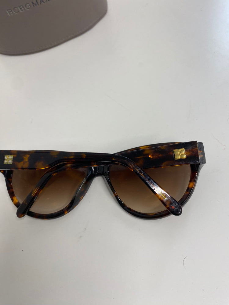 Fabulous BCBG Maxazria Sunglasses One size Tortoiseshell Classics JM182